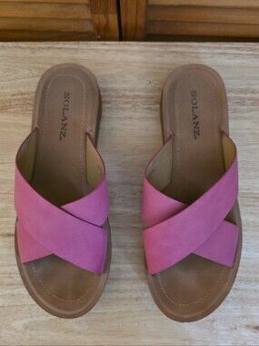 EUC Solanz Lucy Slide Sandals In Fuschia Size 9M
